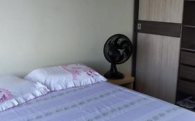 Apartamento perto do mar com garagem coberta em Praia de Leste